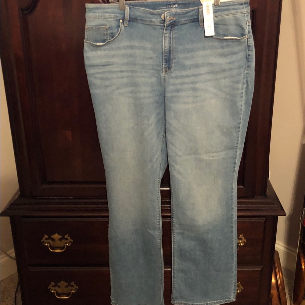 NWT Chico’s Platinum Barely Boot Jeans, Size 2.5